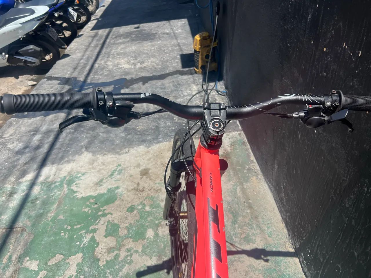 Bicicleta GTI aro 29 (Freio a óleo) - Foto 2
