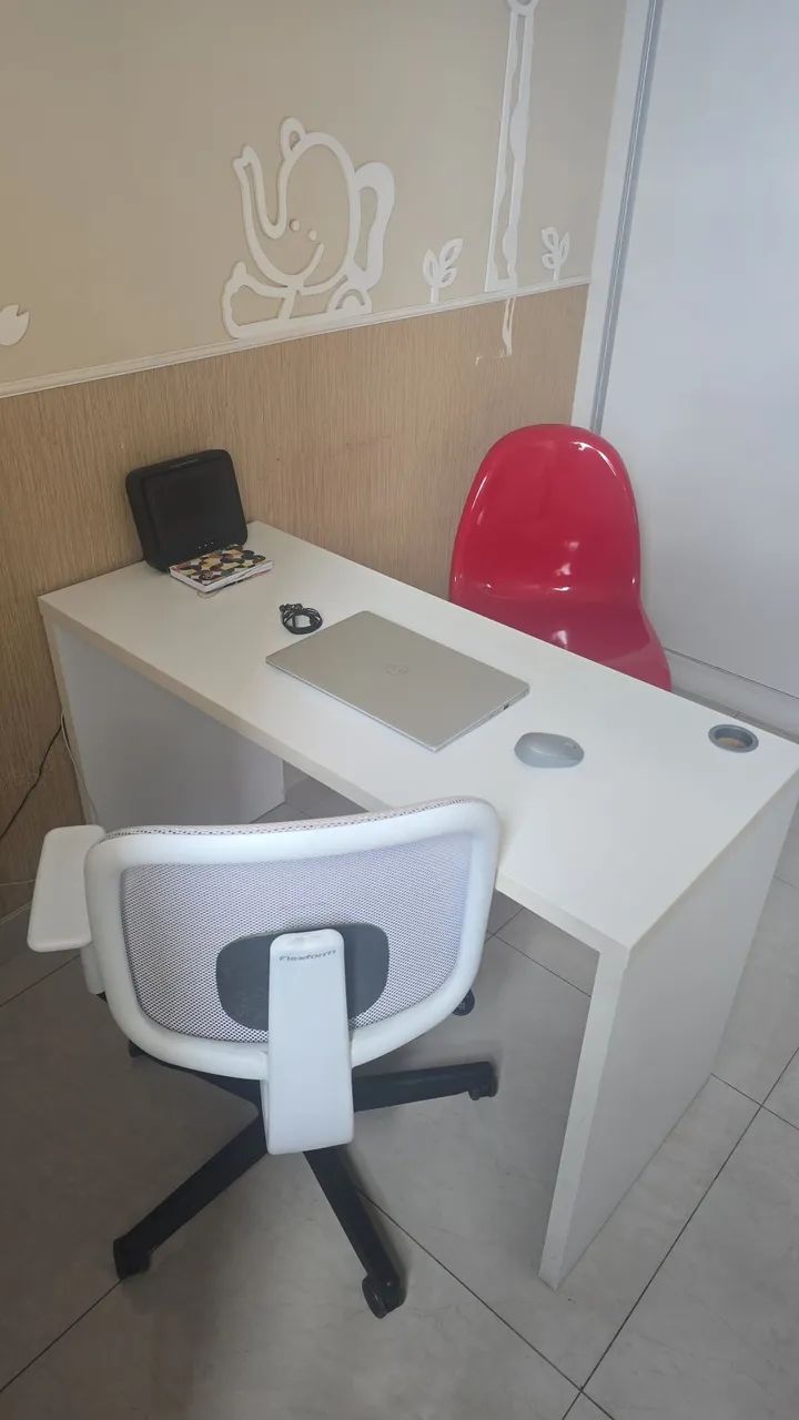 Escrivaninha com cadeira flexform