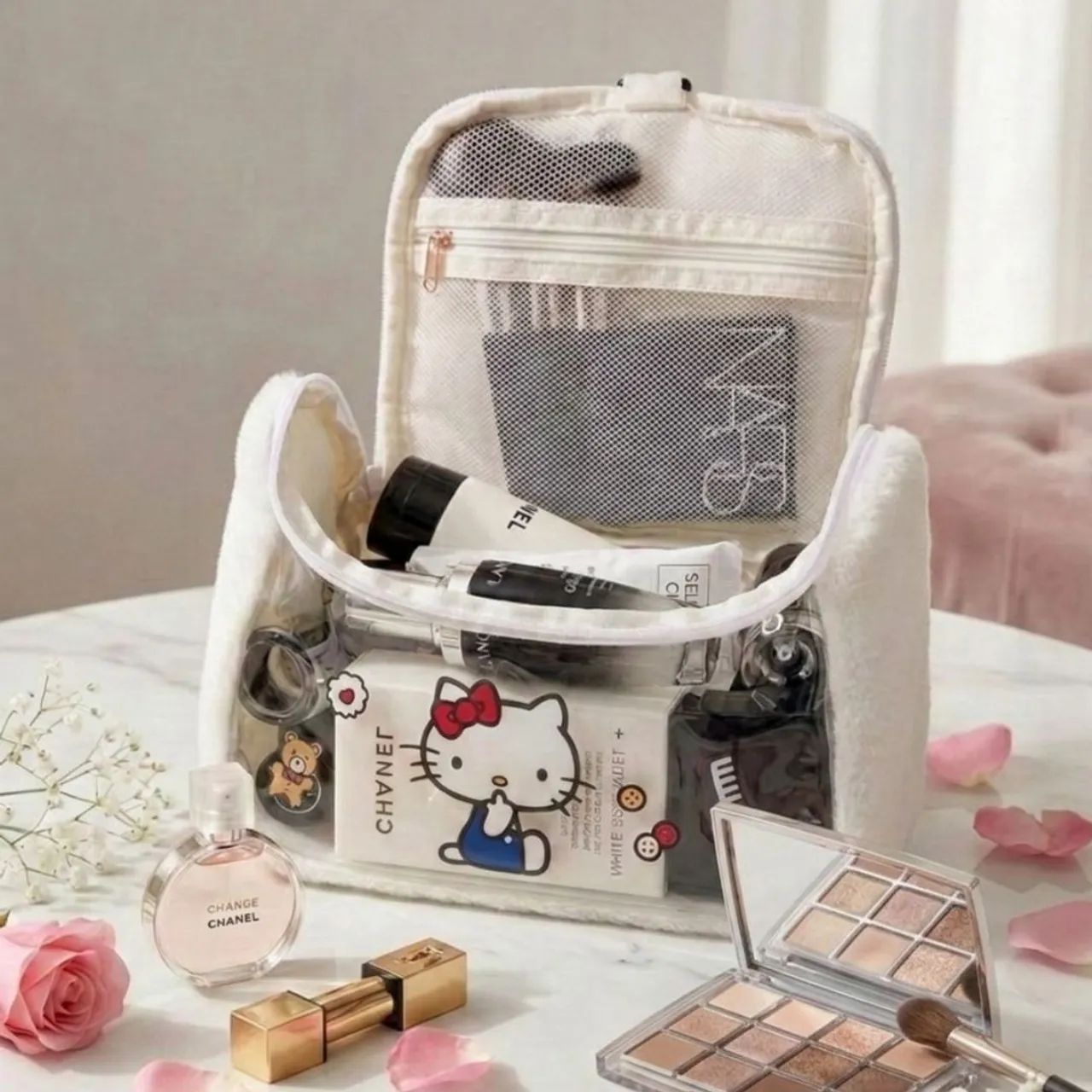 Necessaire Hello Kitty Premium Transparente e com Detalhe em Pelúcia - Foto 3