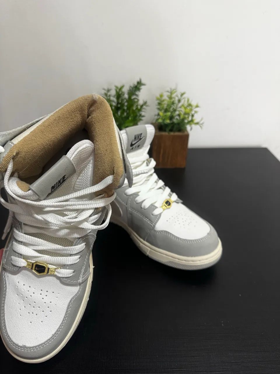 Tênis Nike (branco e cinza) 
