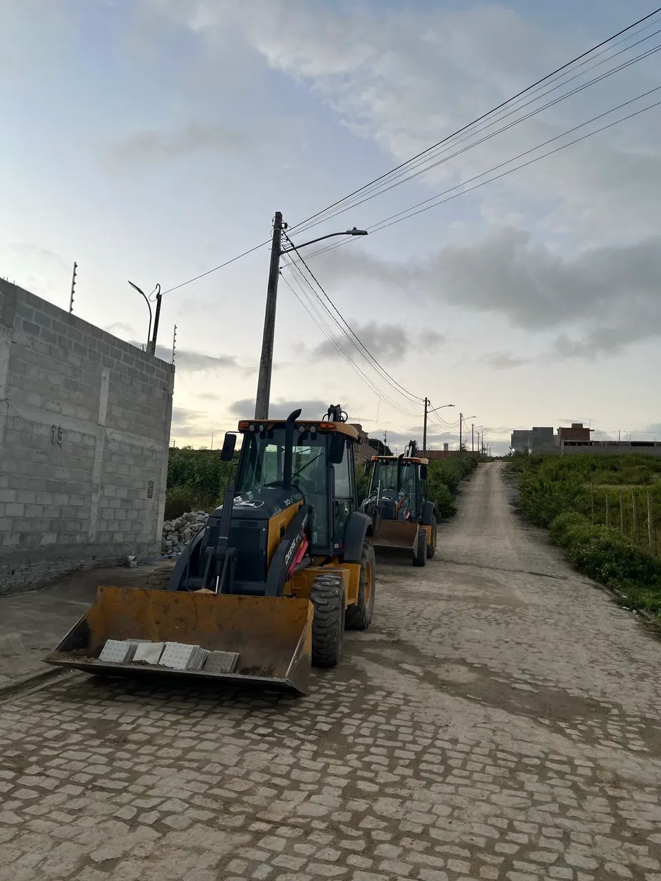 LOCAÇÃO DE RETROESCAVADEIRA - Foto 3