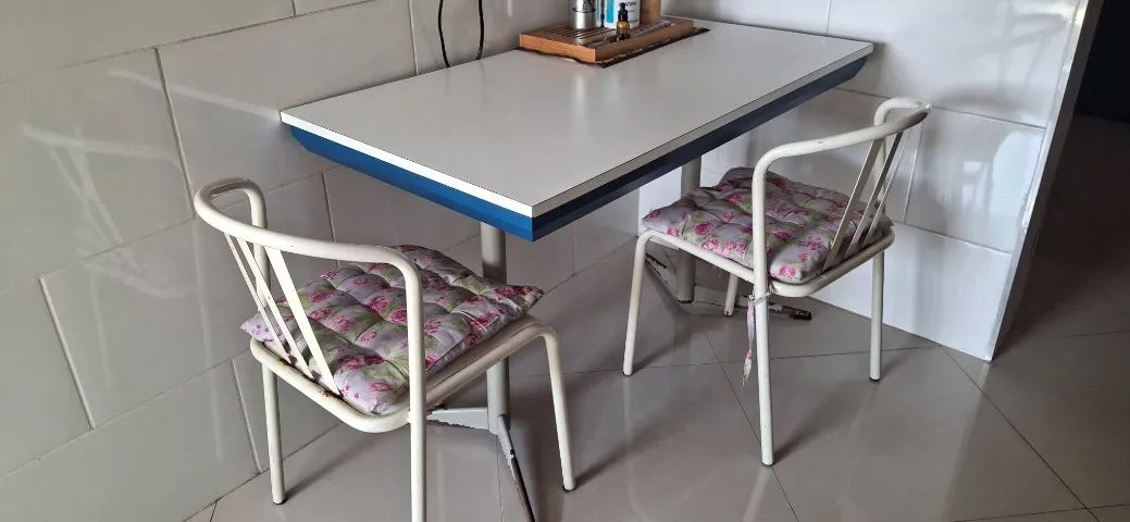 Mesa para copa/ cozinha com duas cadeiras - Foto 2