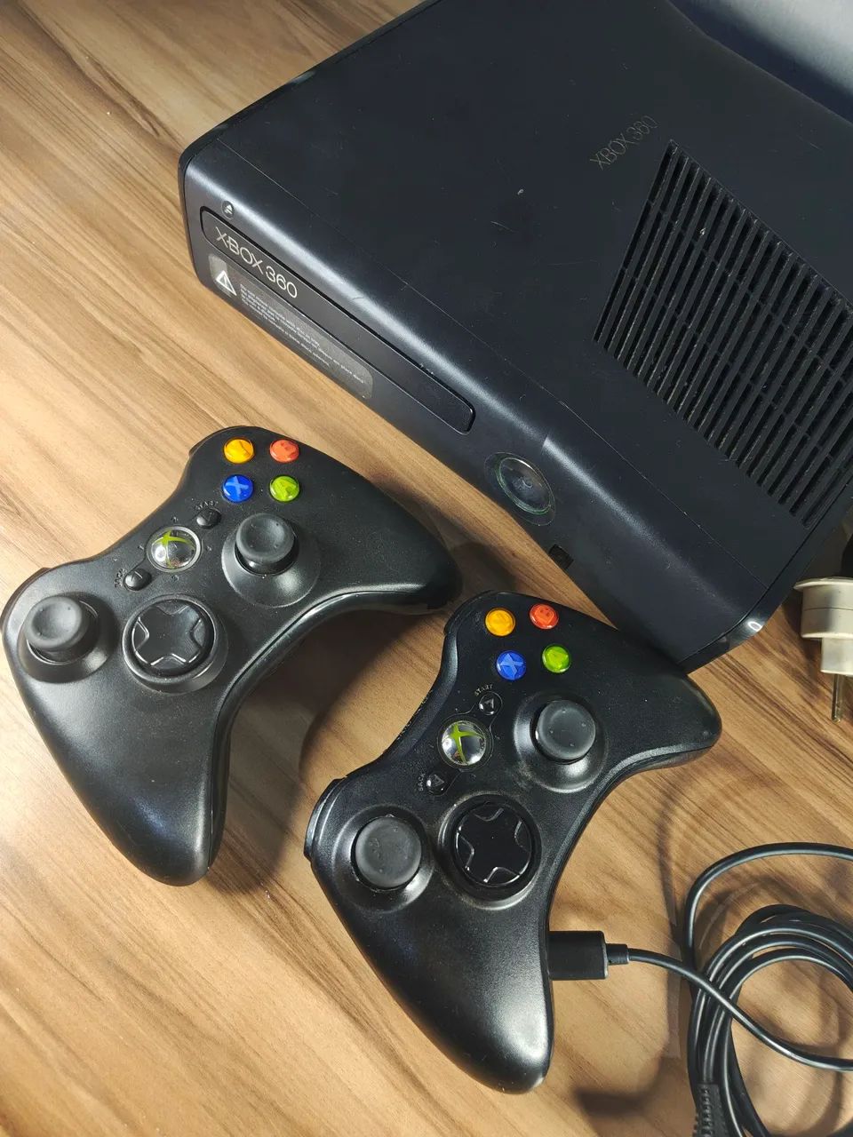 X box 360 com 2 contres e 16 jogos  - Foto 3