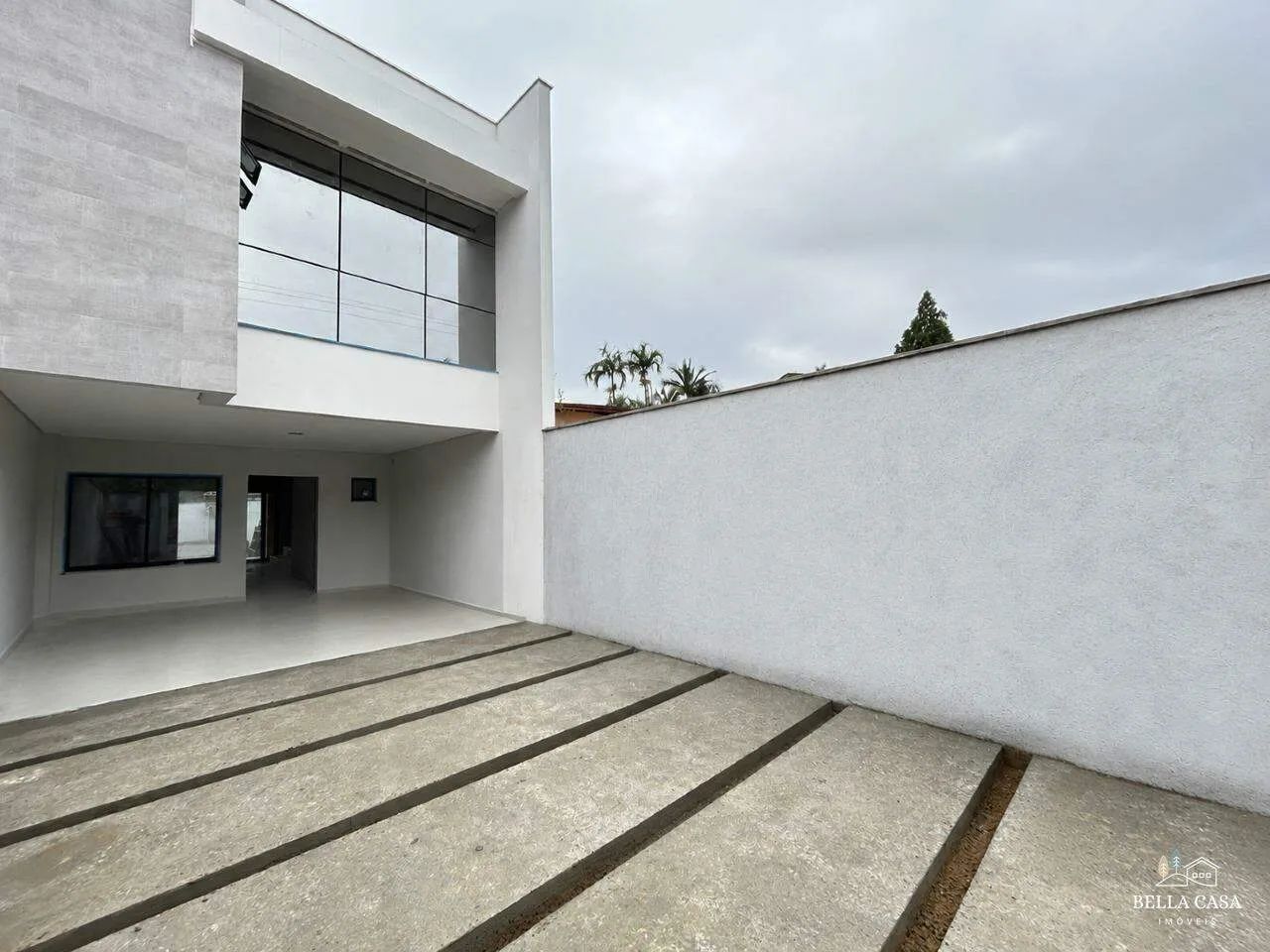 Casa com 03 quartos no bairro Bom Retiro