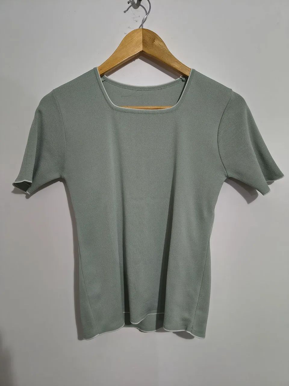 Blusa Verde com Detalhes em Branco - Foto 2