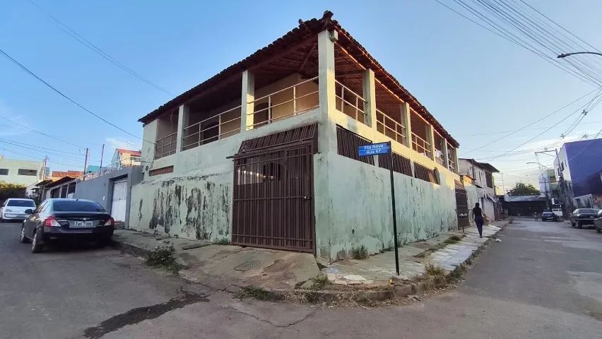 SOBRADO PARA INVESTIR OU MORAR - VILA NOVA