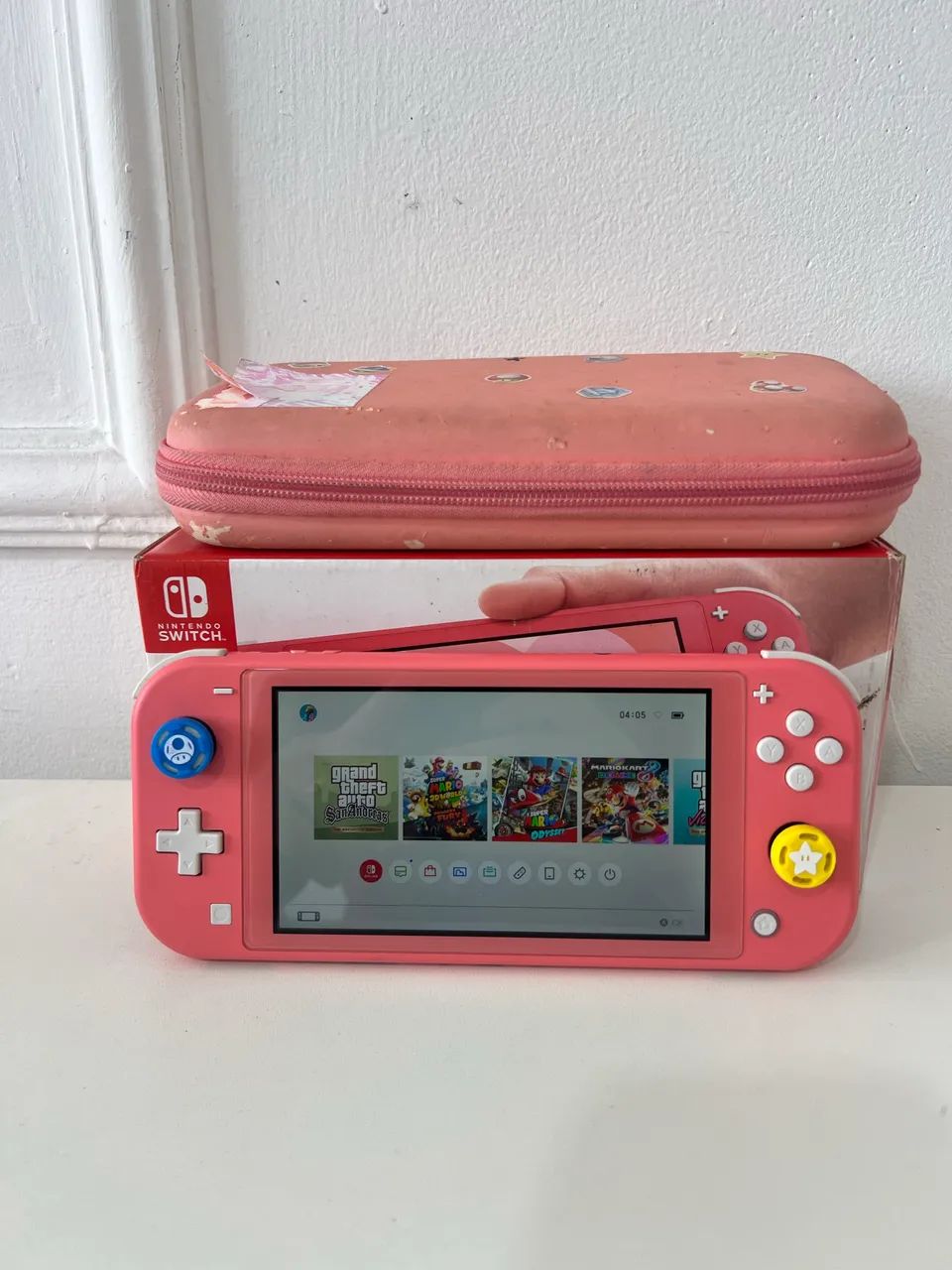 Nintendo Switch lite coral