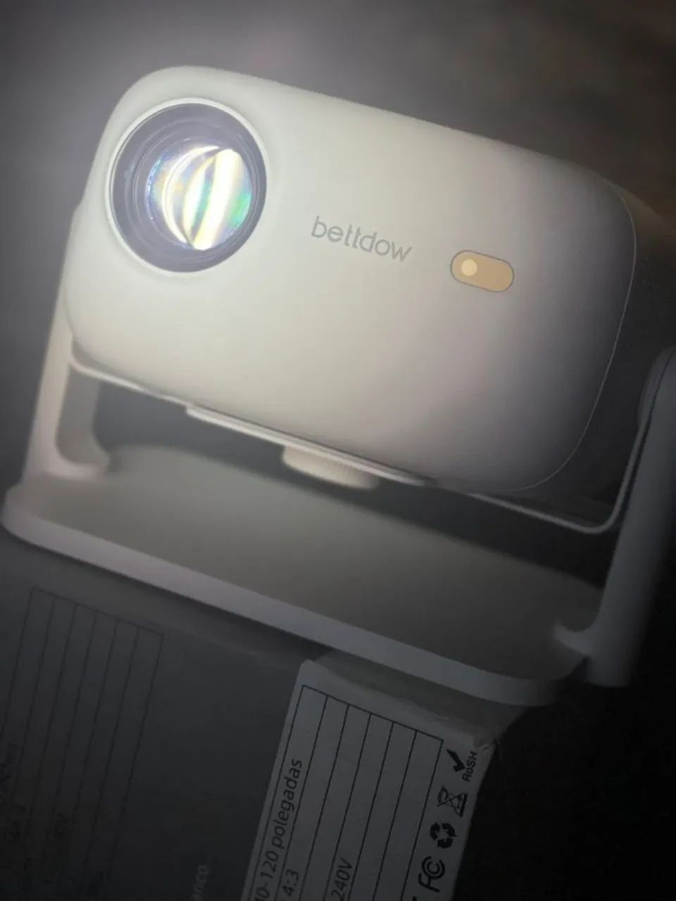 Projetor Bettdow AC1060 Smart 4K - Semi Novo, 1 Mês de Uso - Foto 4