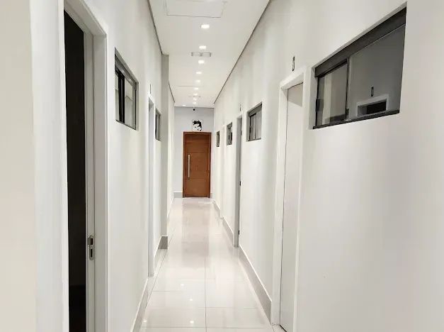 SALAS COMERCIAIS, VALORES DIFERENTES, VAZIA E MOBILIADA, EM CIMA RESTAURANTE AVENIDA, CIDA - Foto 7