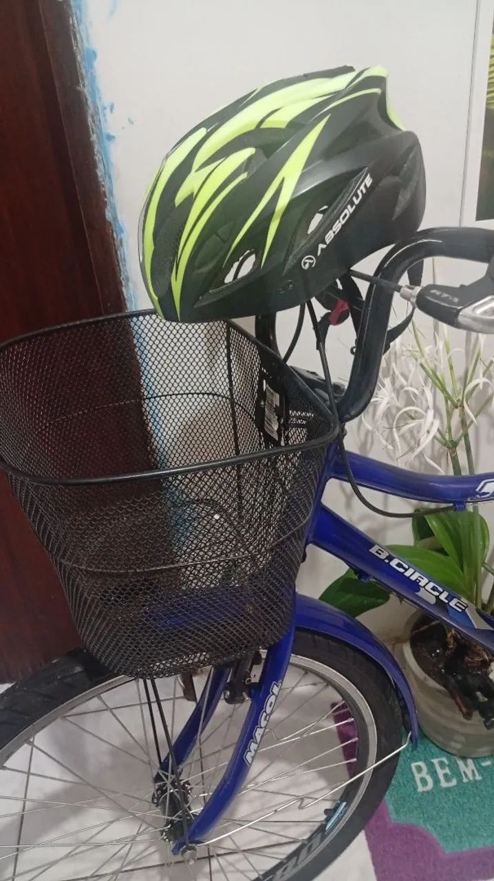 vendo bicicleta ? lindoa nova com cesto é bagageiro vai com  capacete ? de brinde ap - Foto 2