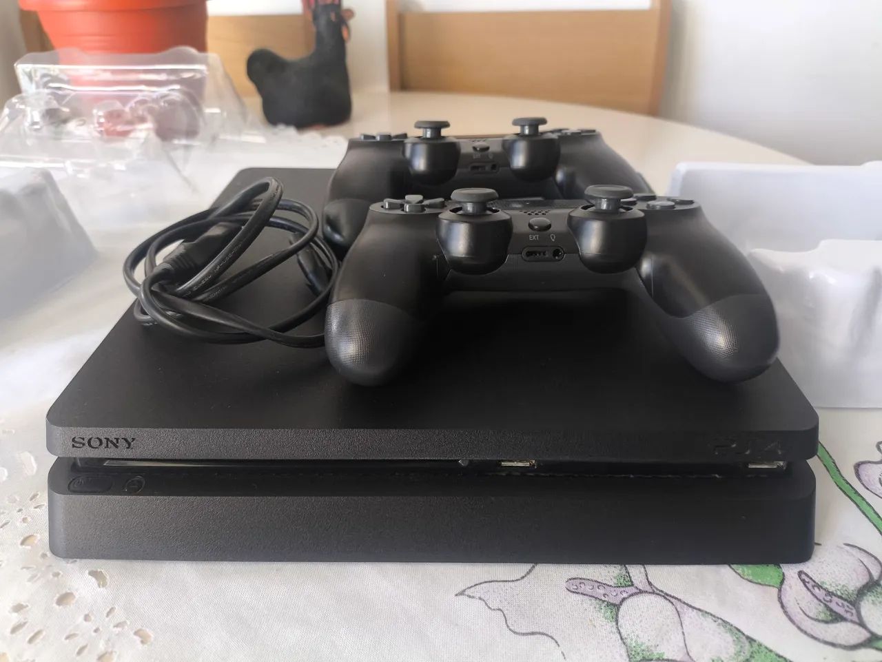 Ps4 slin com 2 controles  - Foto 2