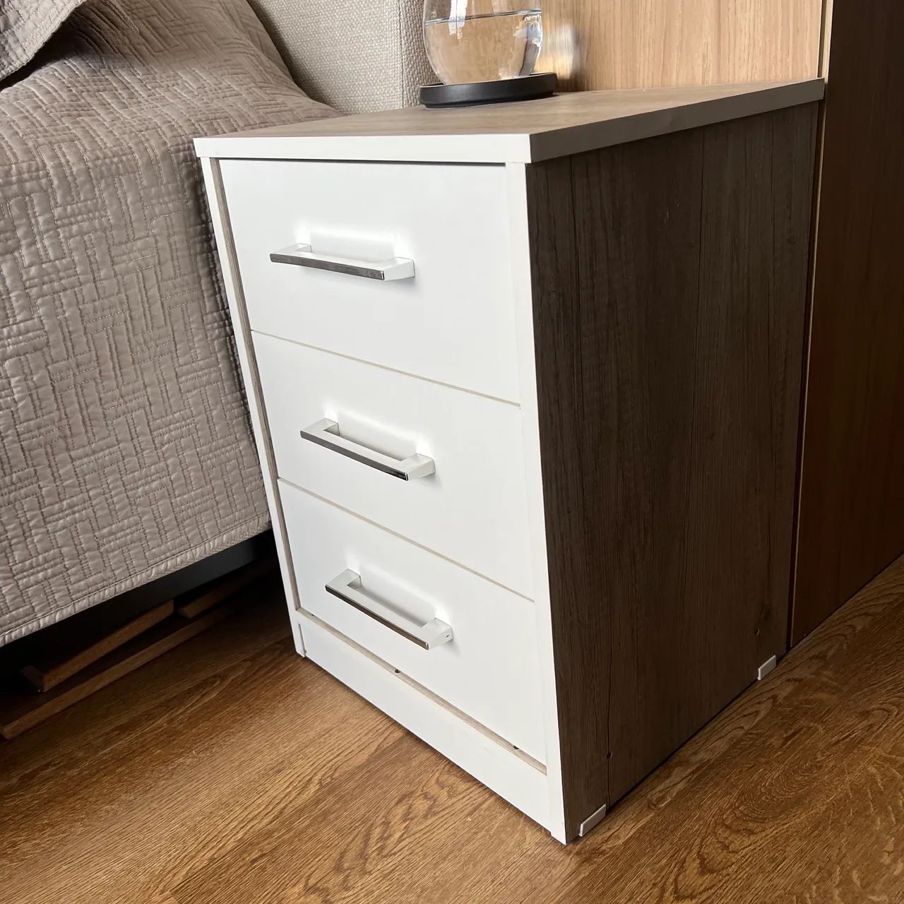 Par de mesa de cabeceira em MDF com 3 gavetas64994314875394121