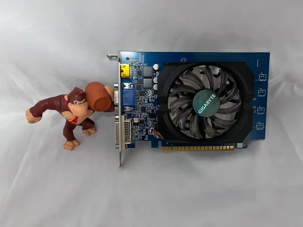PLACA DE VIDEO GT730 2 GB - Foto 2