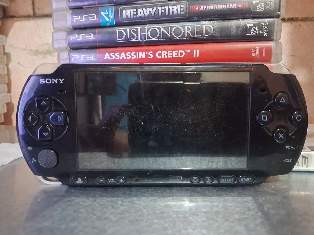 PSP COM DEFEITO COM CARREGADOR 