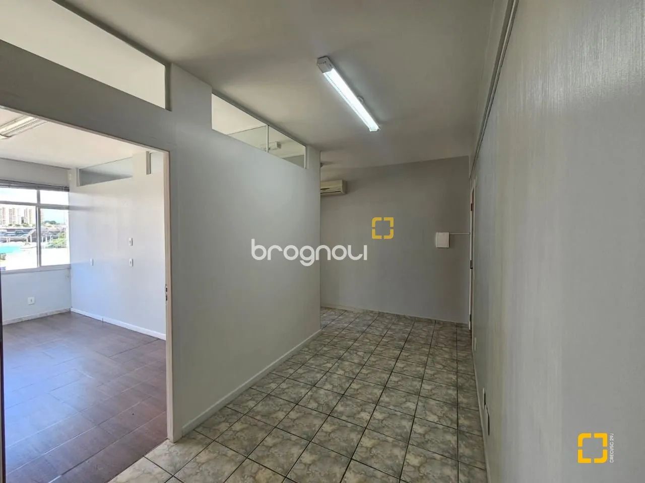 Sala com garagem para venda no bairro Estreito, Florianópolis - SC - Foto 2