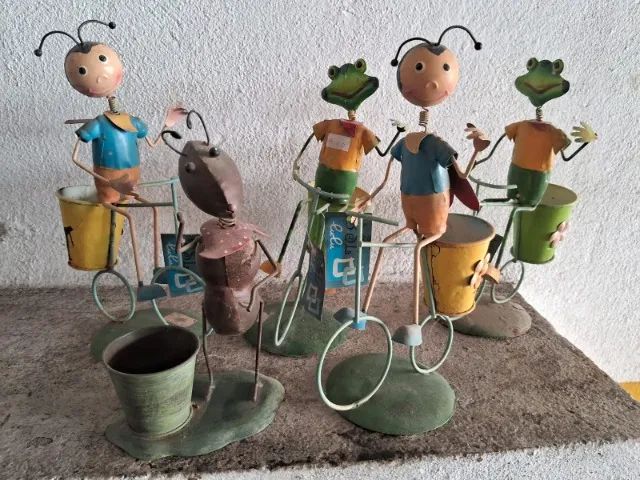 bonecos de lata
