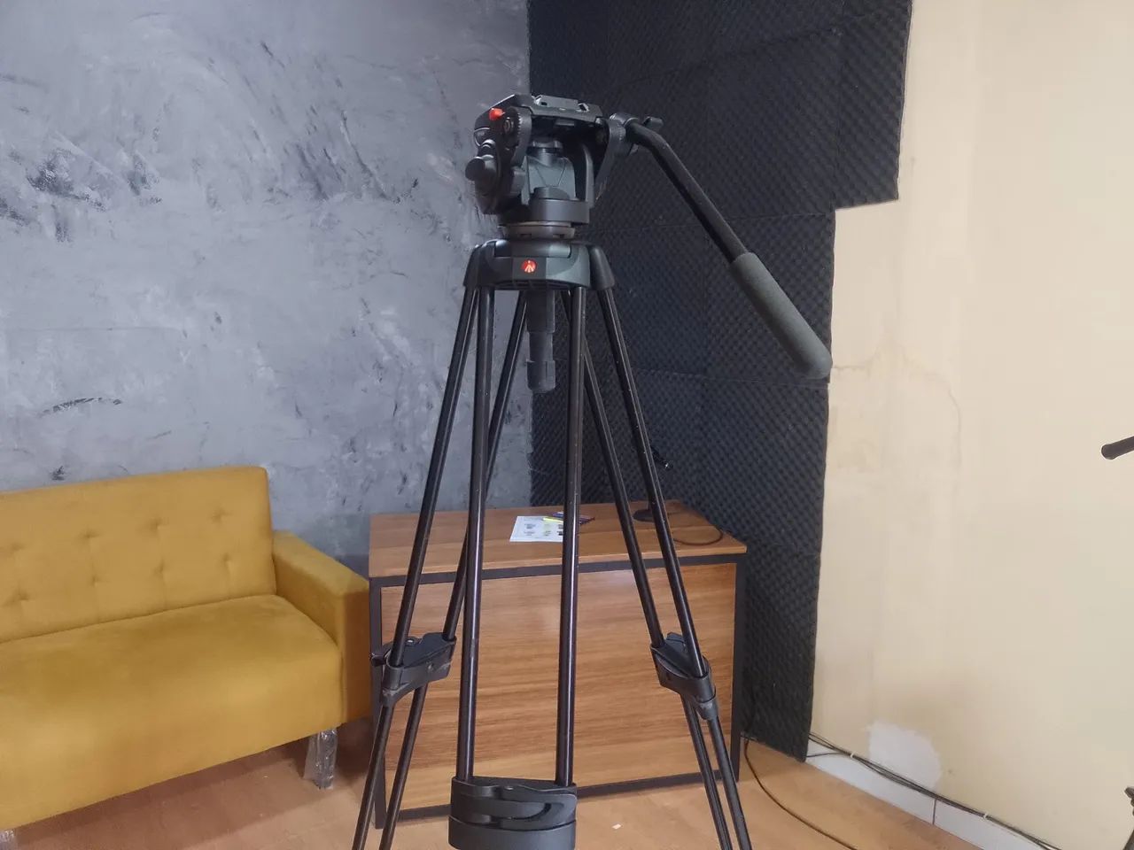 Tripé Manfrotto 546b com cabeça hidráulica 