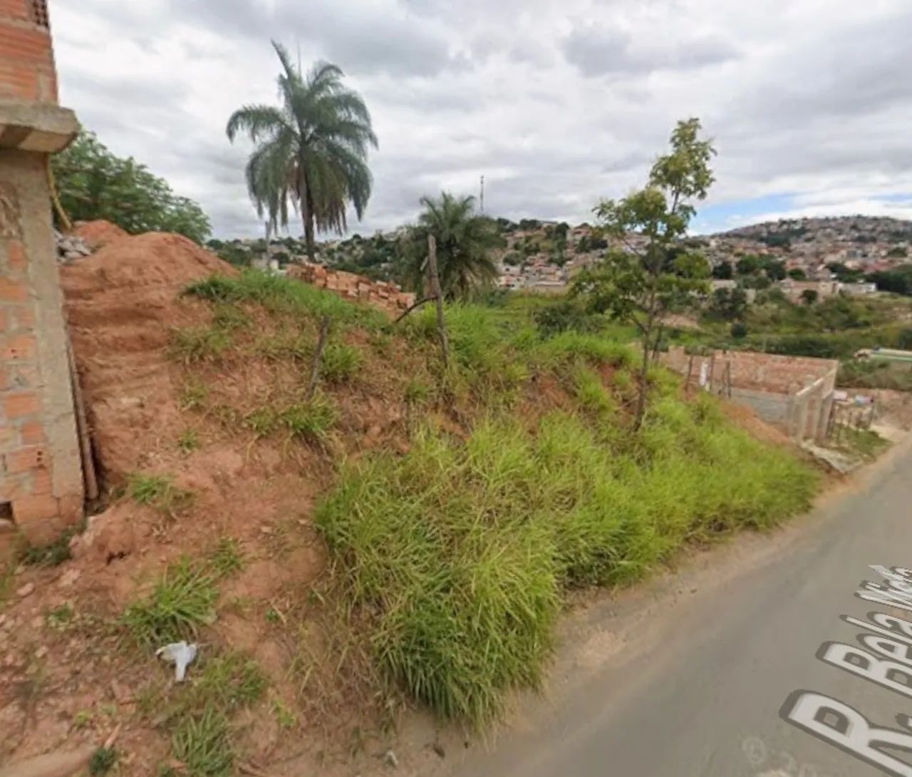 Terreno vazio pronto para construír 