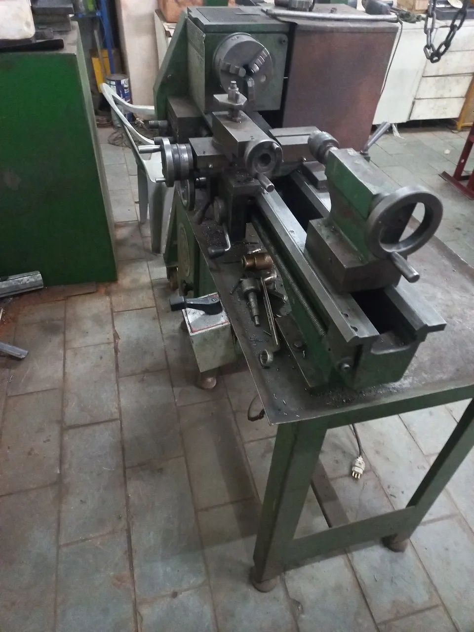 Vendo um torno mecânico