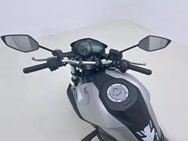 YAMAHA MT-03 2017 - Foto 3