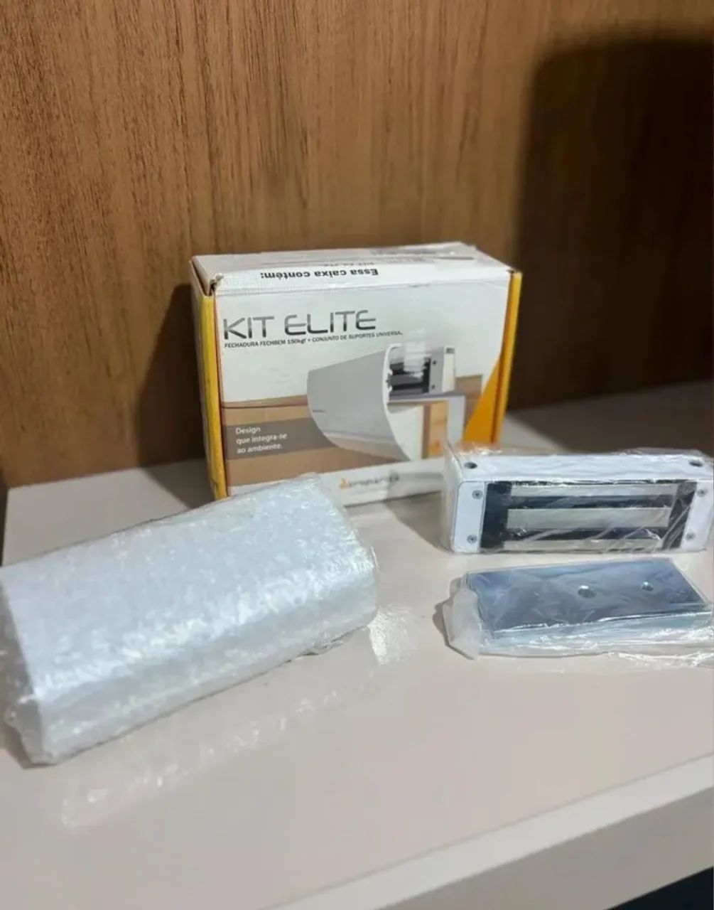 Fechadura Eletroima Intelbras Fs150 12v Kit Elite com Sensor Cor Branco - Foto 2