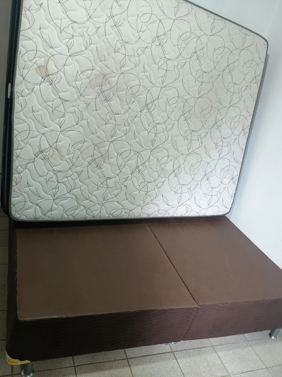 Cama Queen - base a colchão - ótimo estado. R$ 900 - Foto 4