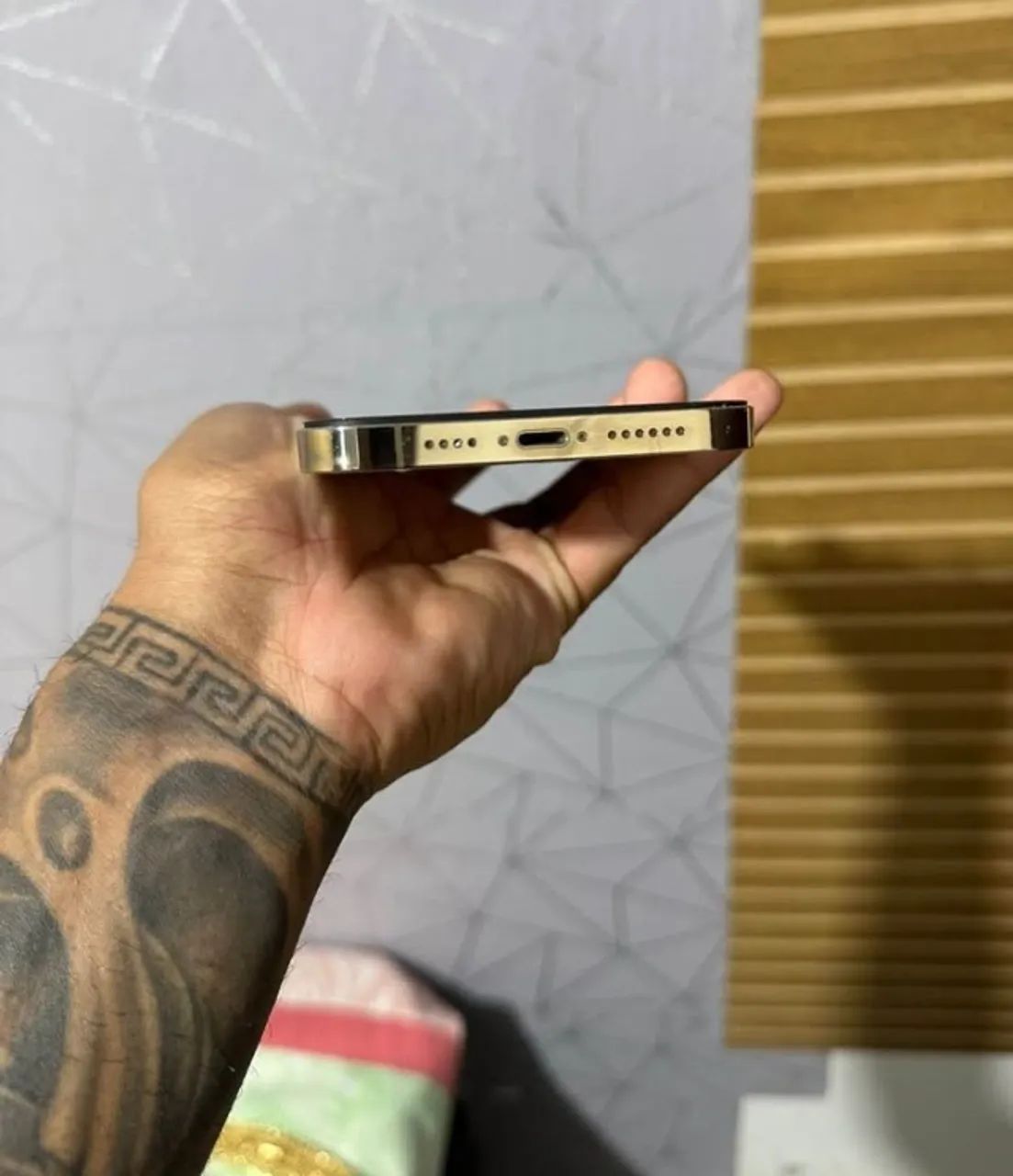 Iphone 12 pro max dourado  - Foto 2
