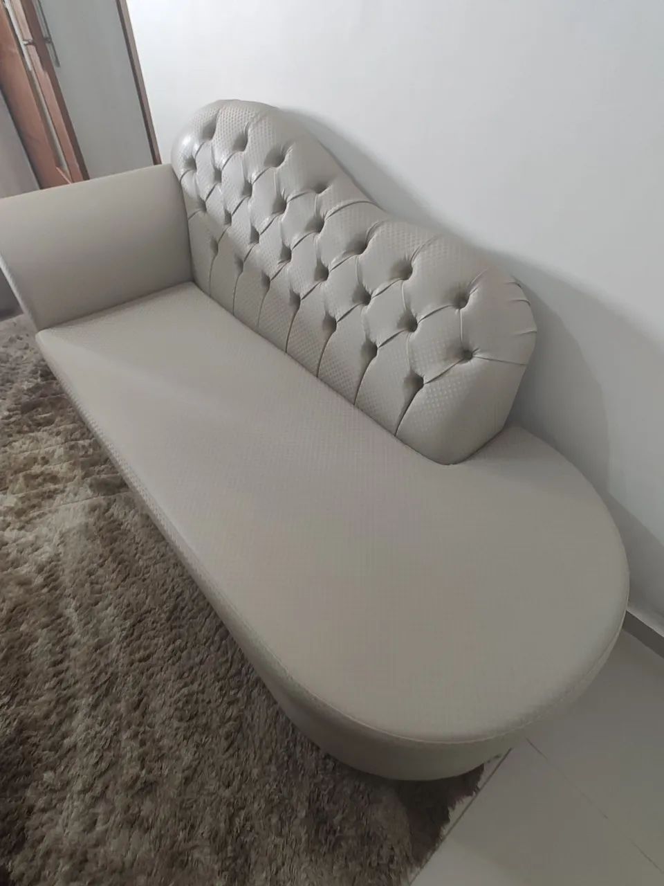 Vendo sofá divã praticamente novo  - Foto 3