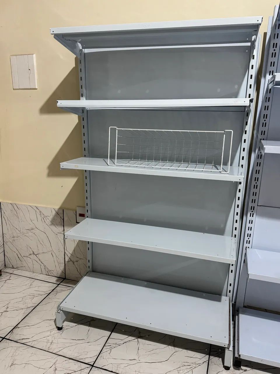 Gôndolas para mercado/mercearia - estado de novas - R$ 2.700 o conjunto.  - Foto 4