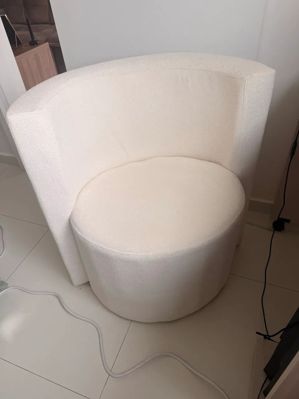 Vendo poltrona tecido bouclê