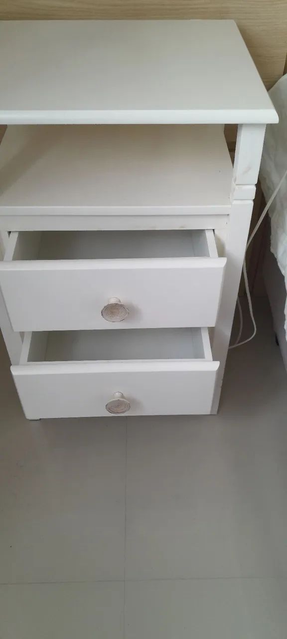 Mesa de cabeceira madeira  maciça.  - Foto 2