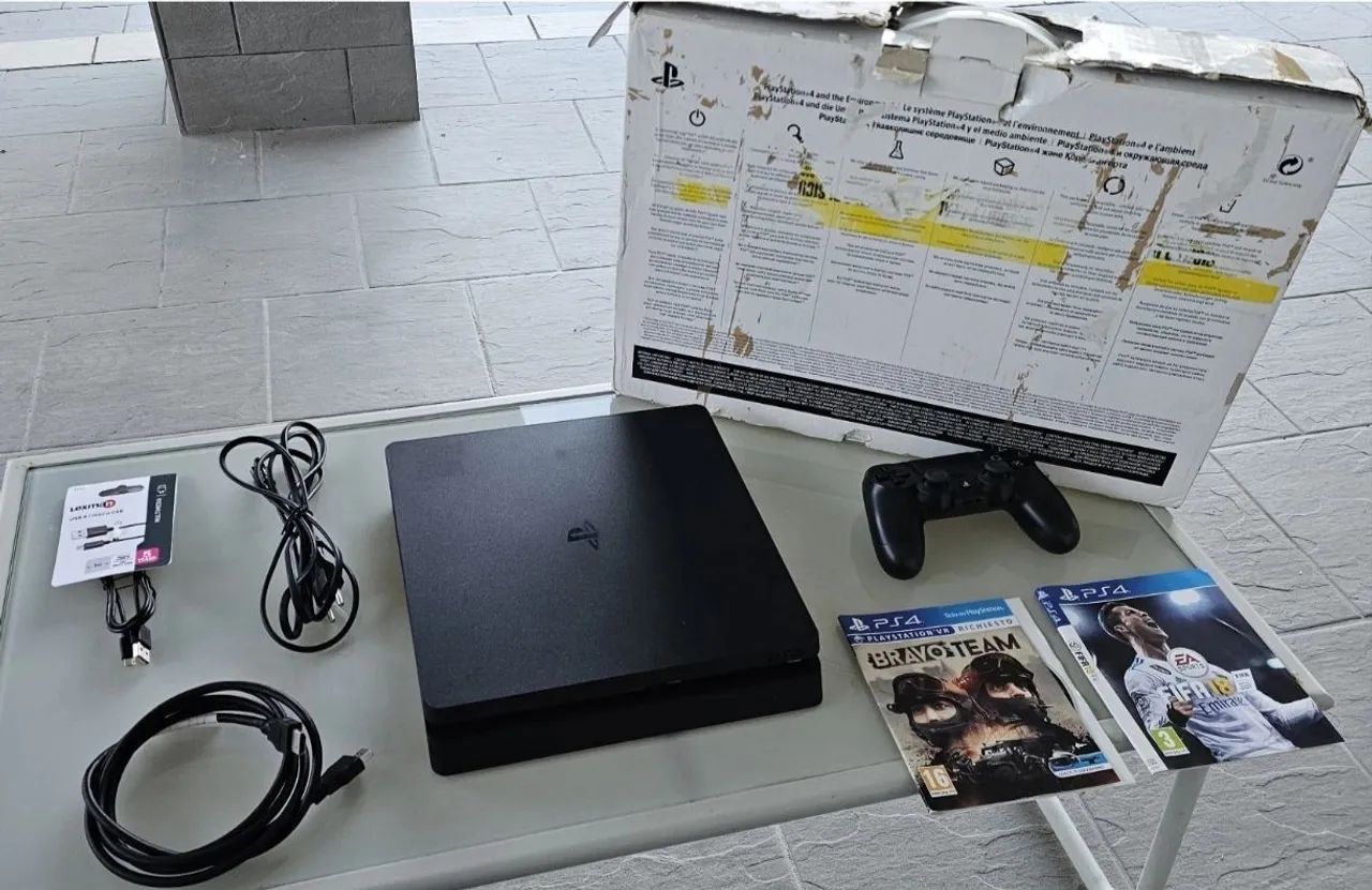 Ps4 slim 650 GB