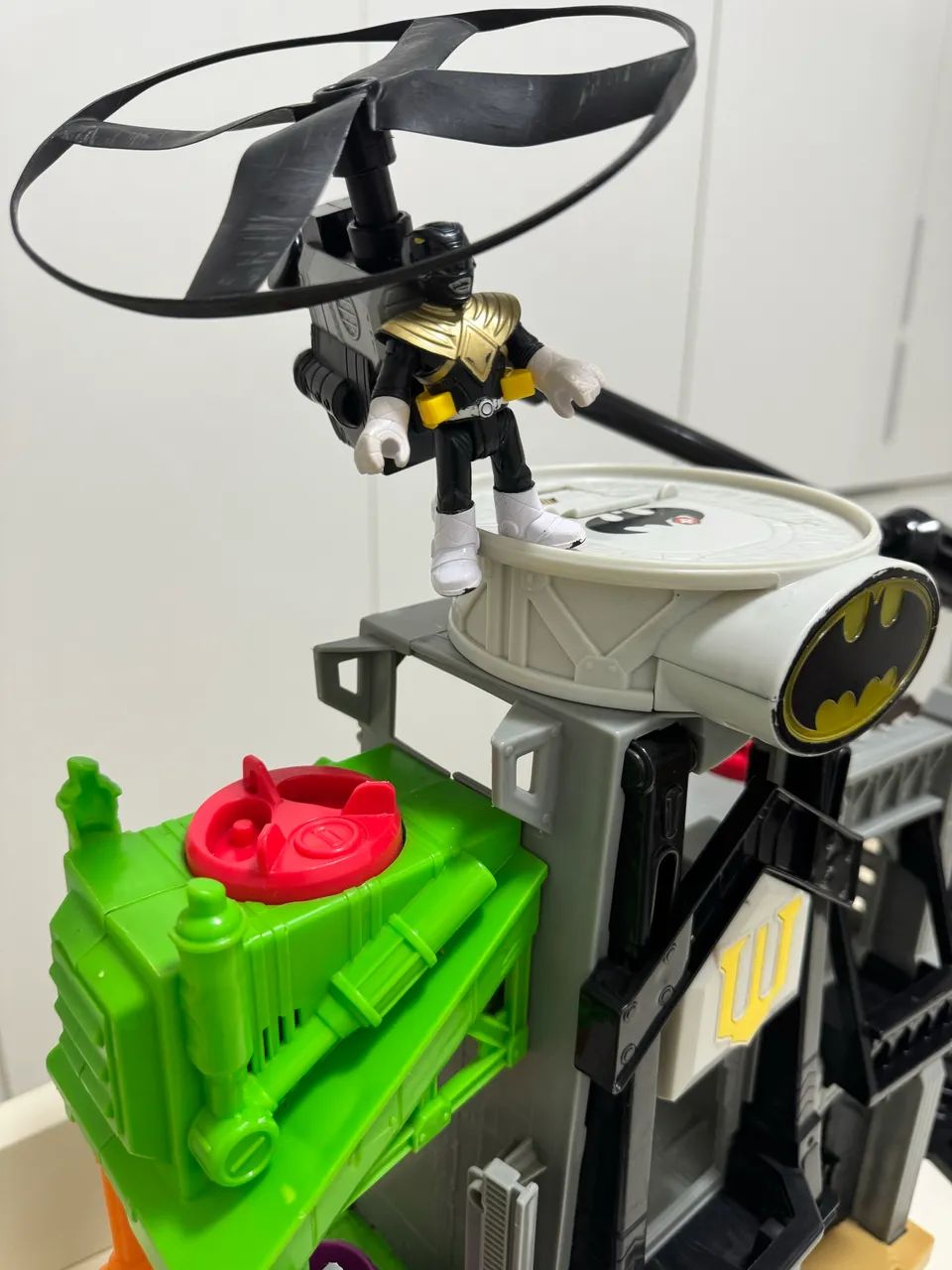 CASTELO BATMAN -BRINQUEDO IMAGINEXT- C/TORRE DE VÔO E 2 BONECOS - Foto 4
