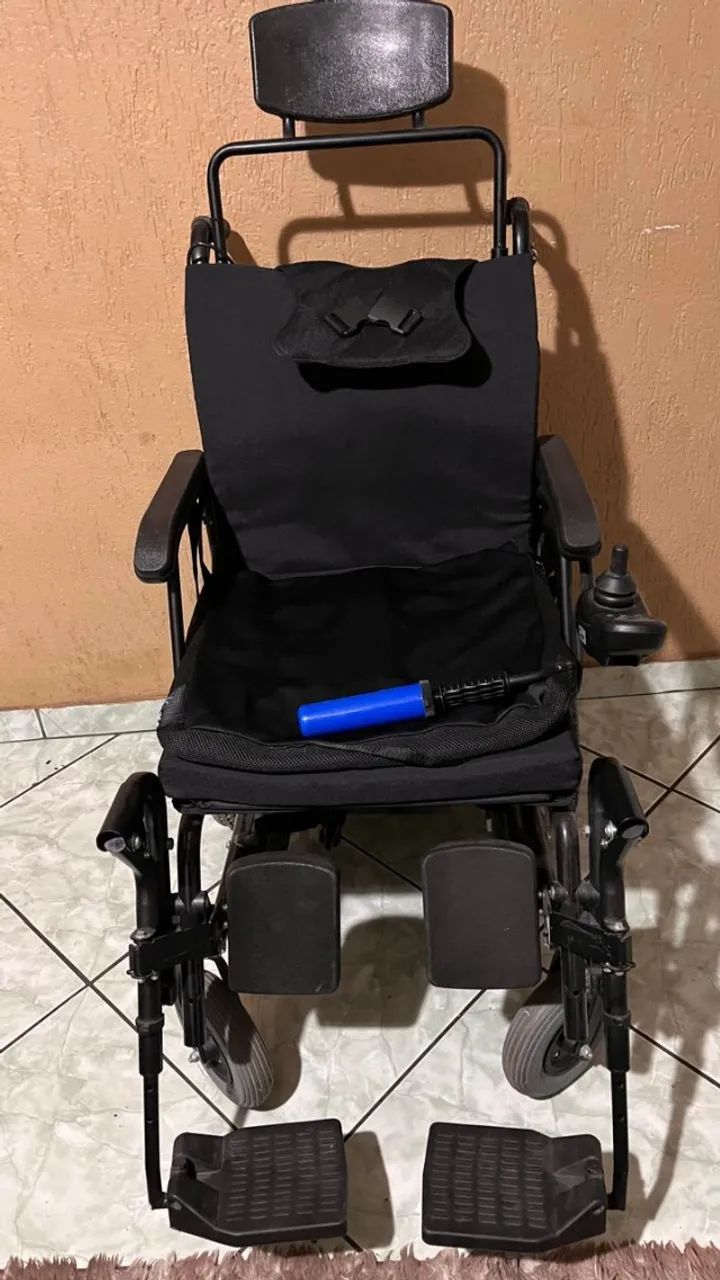 Cadeira de rodas motorizada Freedom, impecável e usada apenas 2 vezes - Foto 2