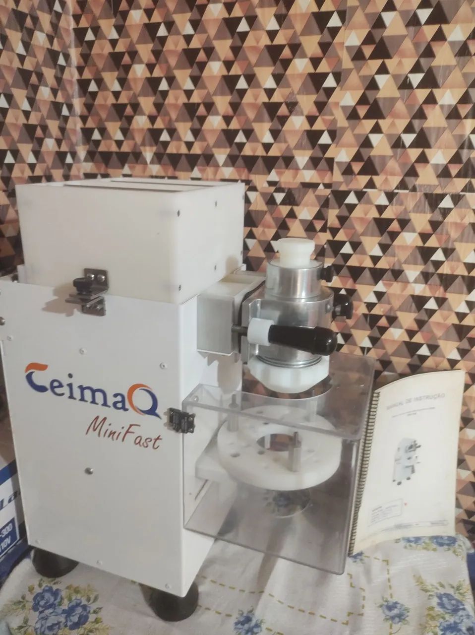 Vendo máquina de fazer salgados,semi nova - Foto 5