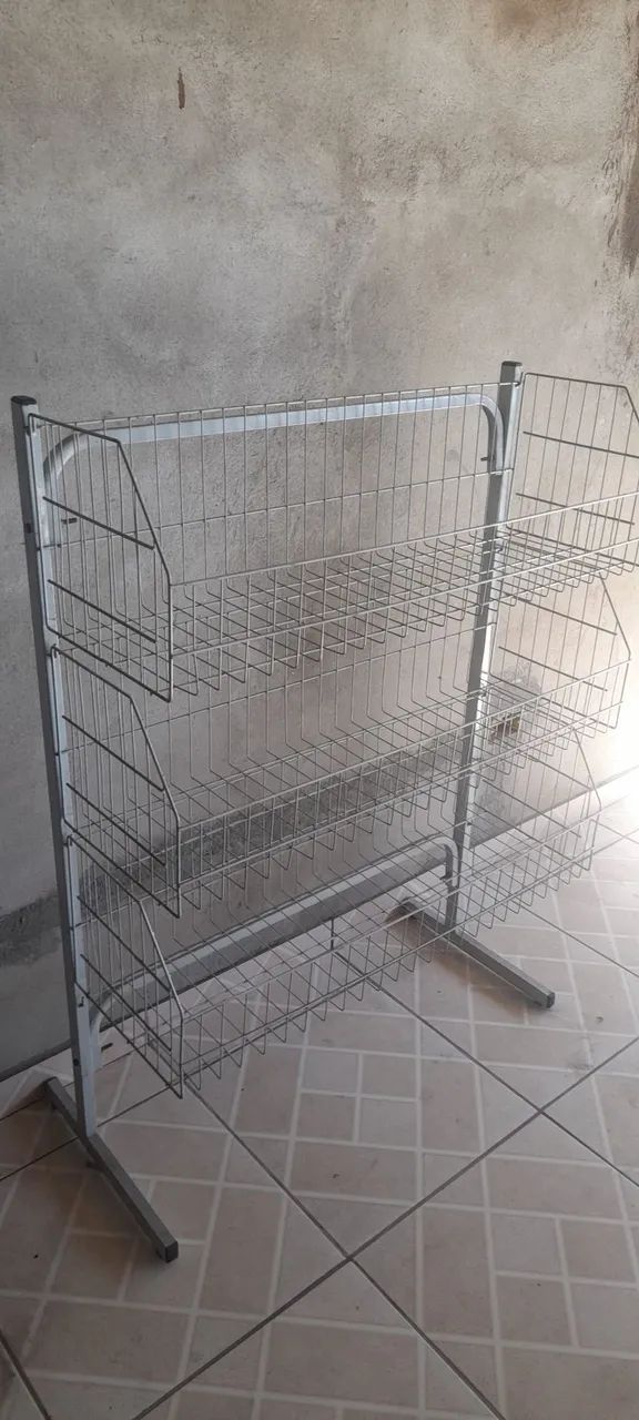 Expositor com 3 cestos 