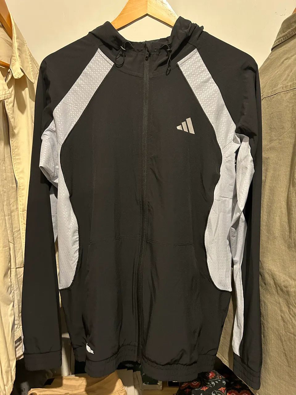Jaqueta adidas Tech Apparel Tamanho M