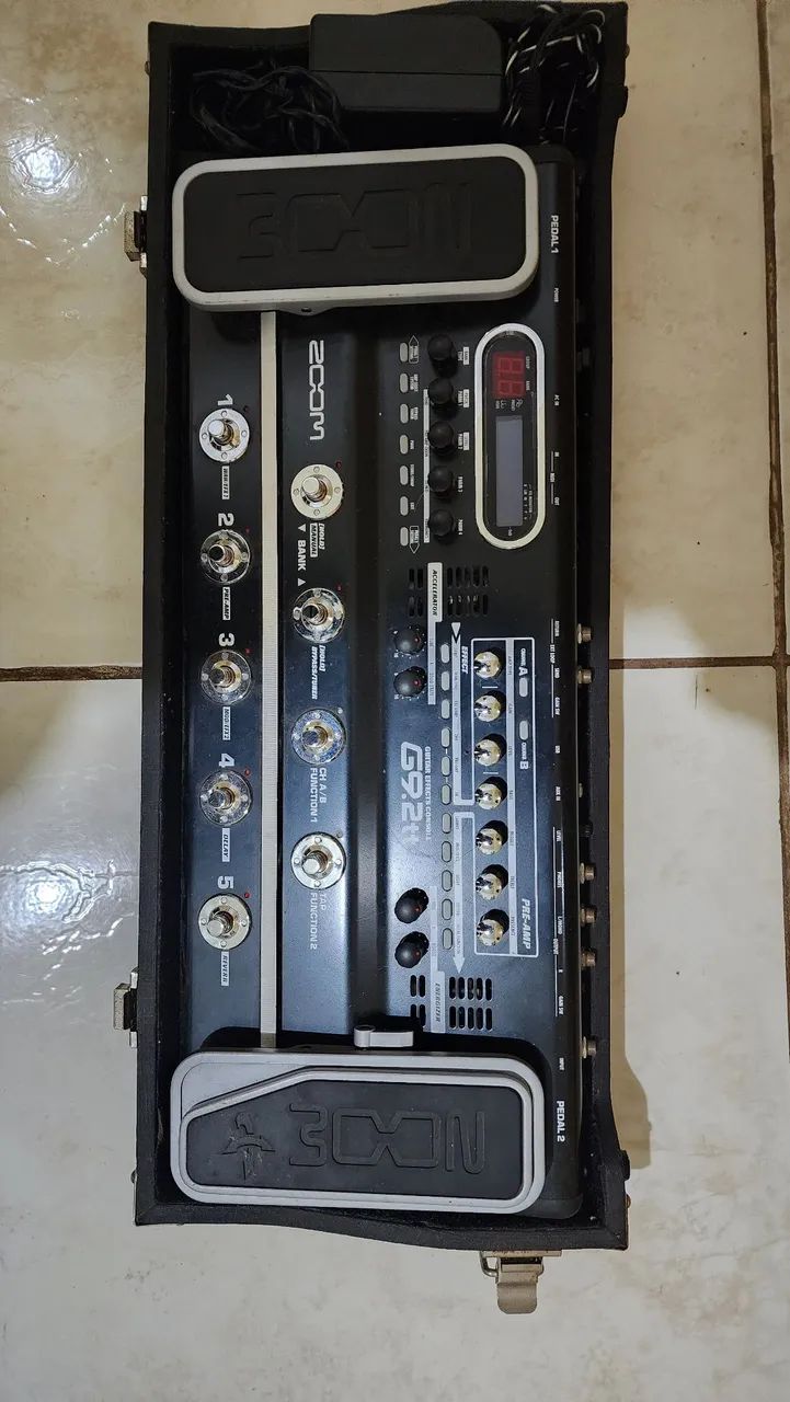 Pedaleira zoom g9 2tt 