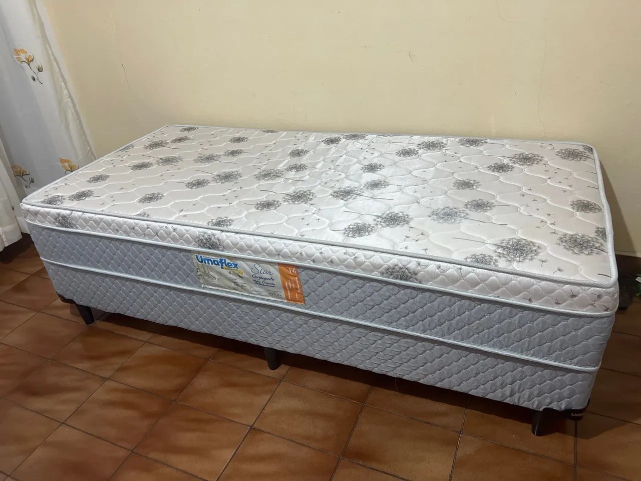 Cama solteiro/ Box integrado 