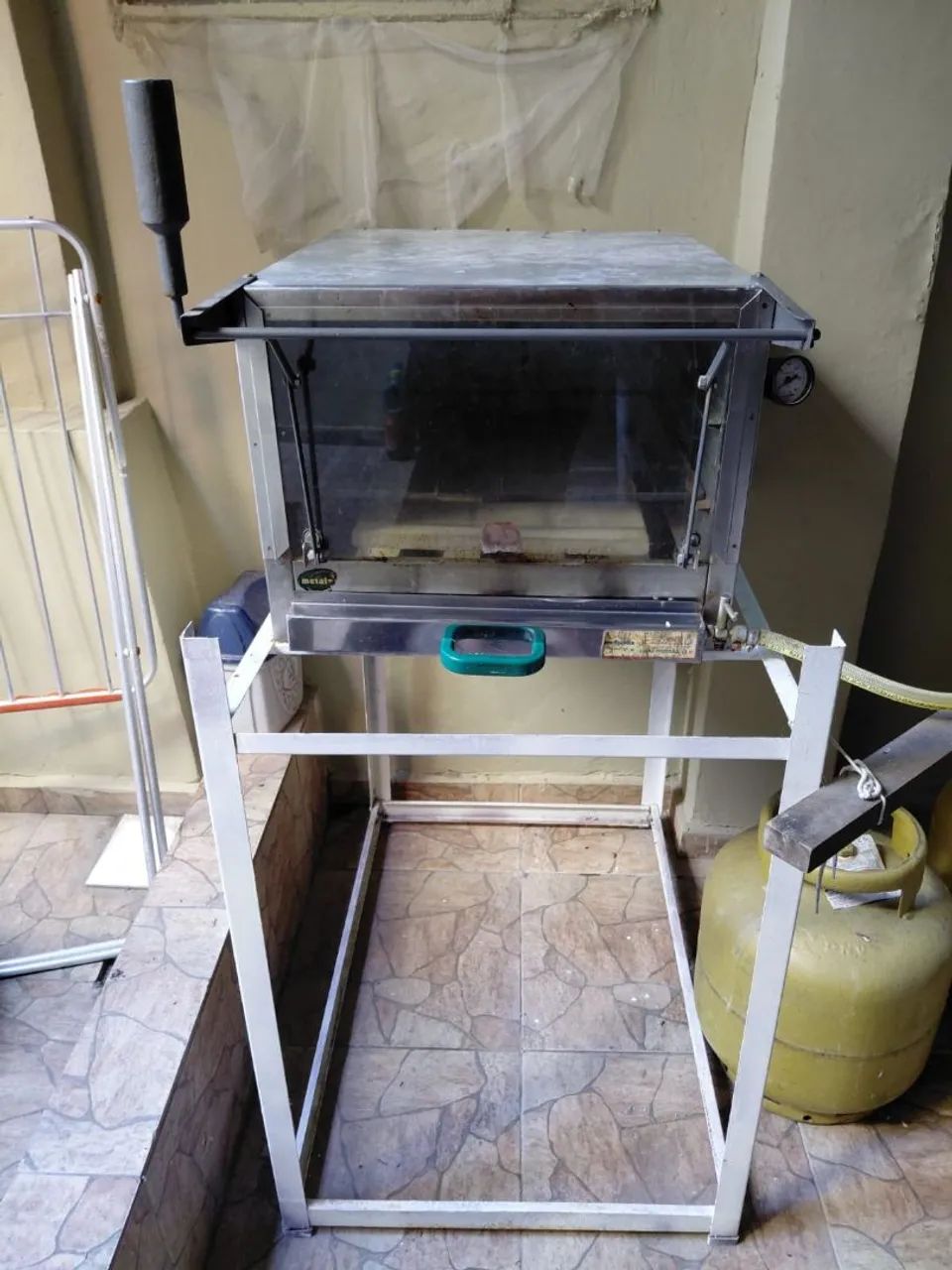 Forno industrial com apoio