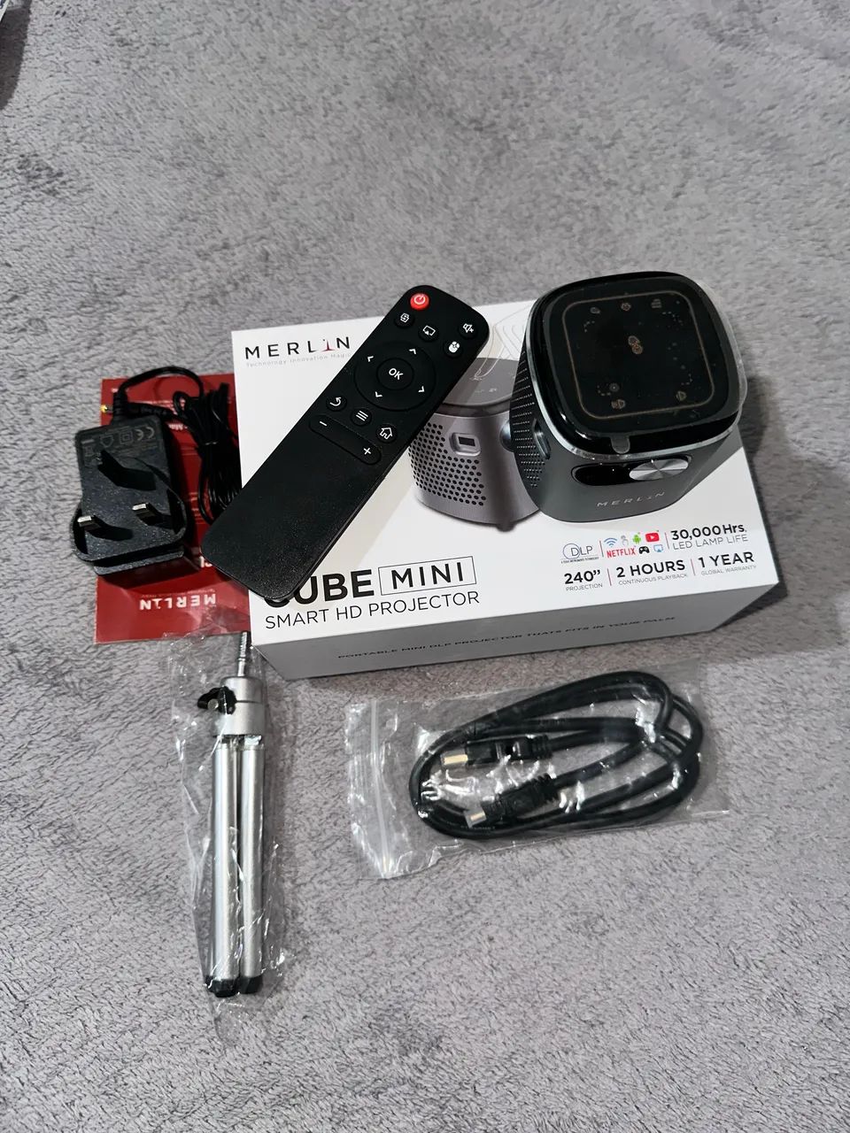 Projetor Merlin Cube Mini Smart HD DLP + Controle e Tripé - Foto 2