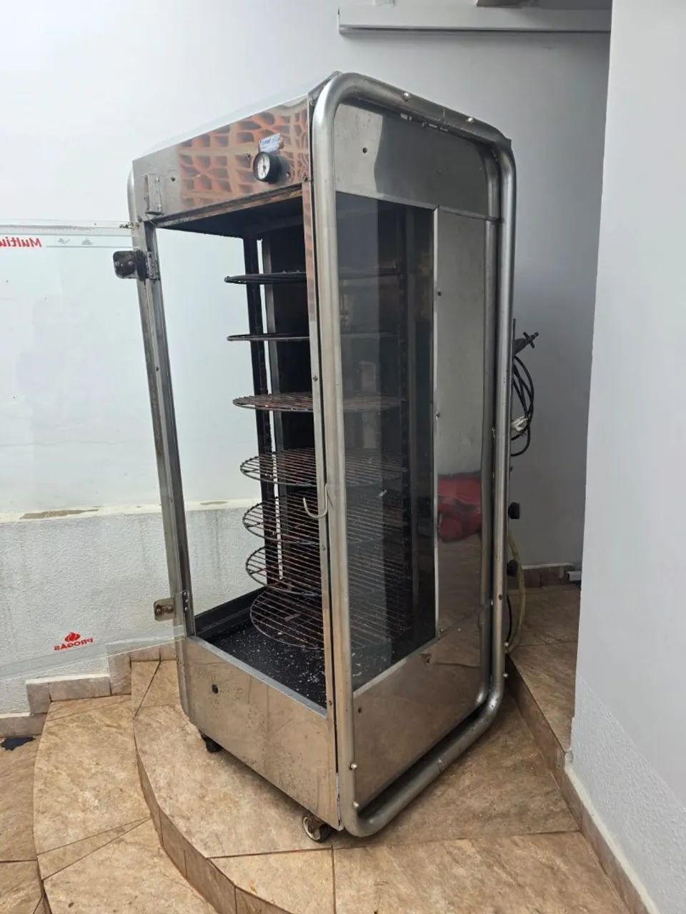 Vendo máquina de assar costela e outras carnes 