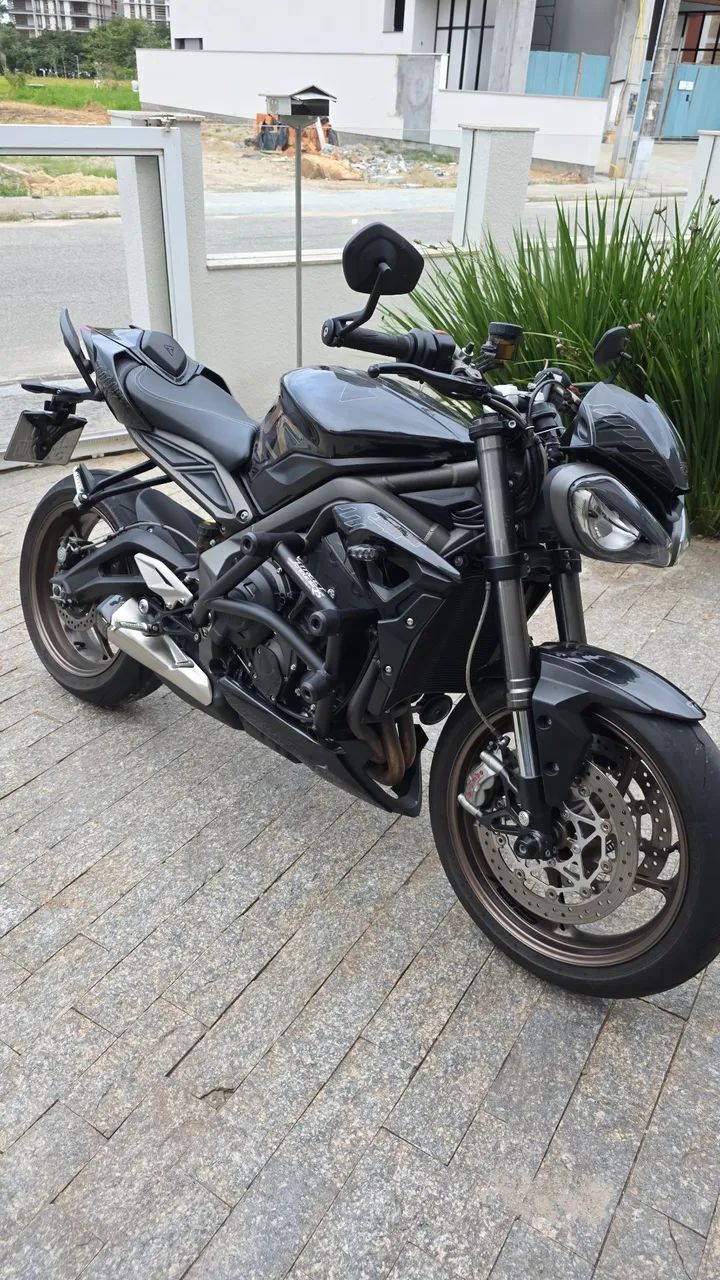 Street Triple 765 RS 2023 - Foto 2