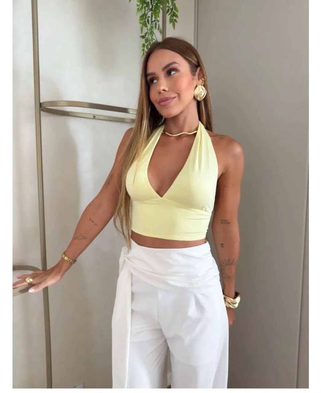 Calça pantalona em crepe com amarração lateral  - Foto 2