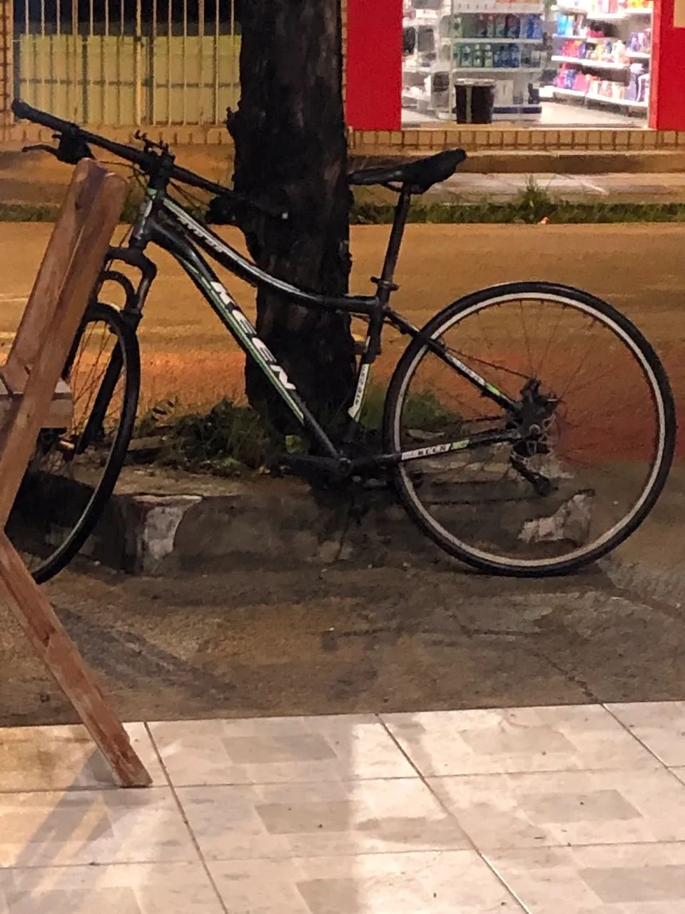 ENTREGADOR DE BICICLETA.