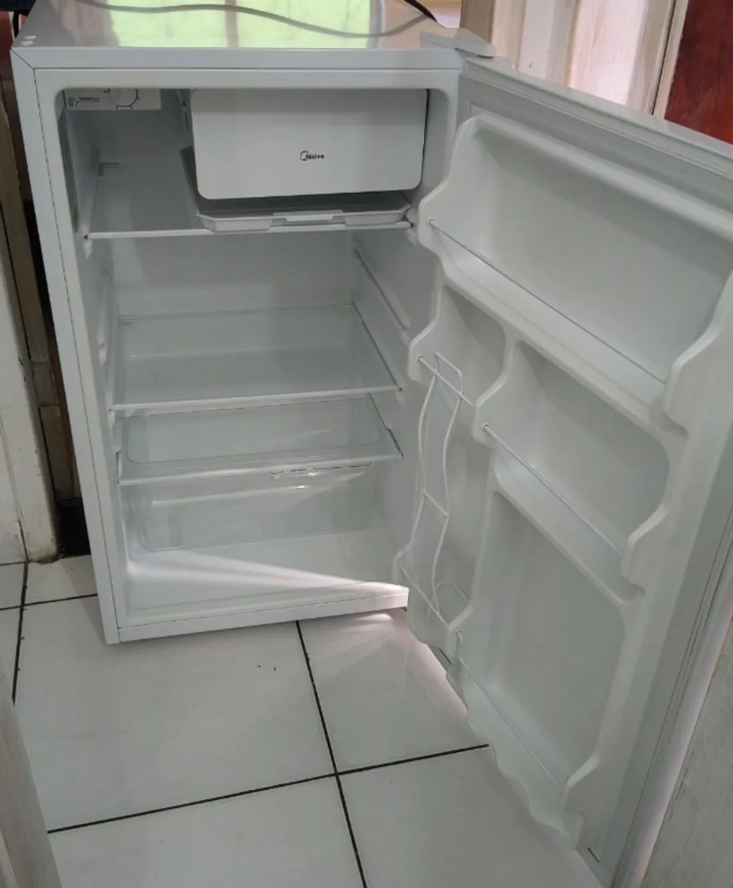Frigobar Midea