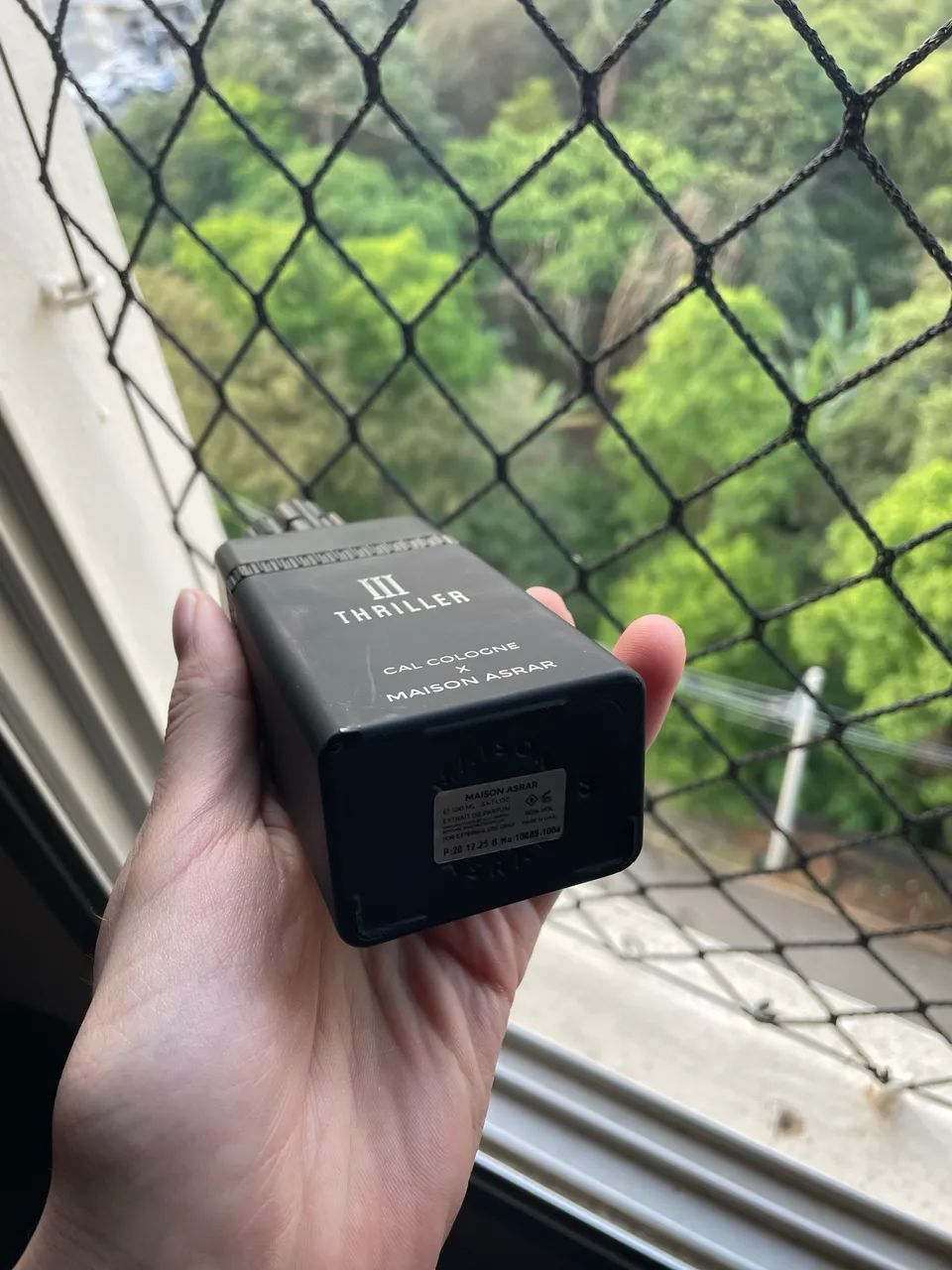 Perfume TRILLER III CAL COLOGNE X MAISON ASRAR - Foto 3