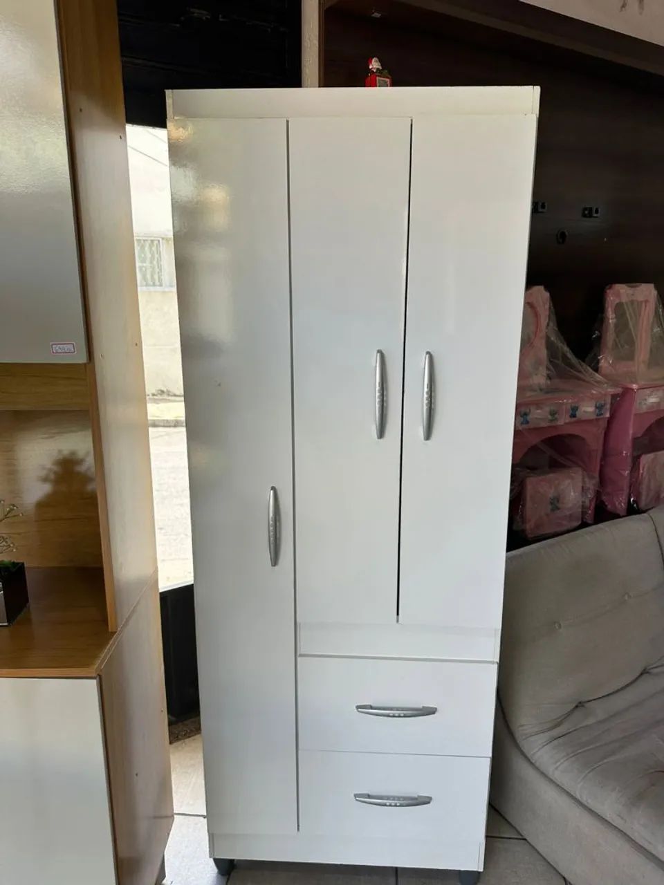 Guarda-roupa de solteiro três portas e duas gavetas - Foto 3