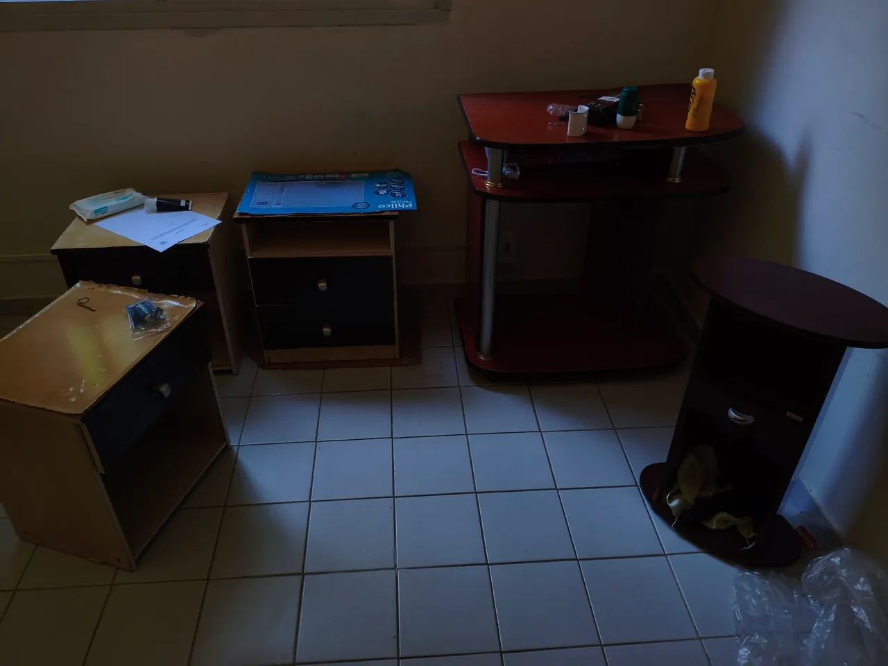 Mesas e criados mudos - Foto 4