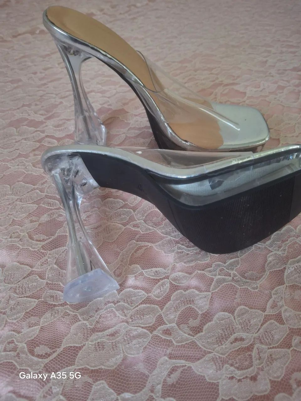 Sandália  de acrílico transparente  - Foto 3